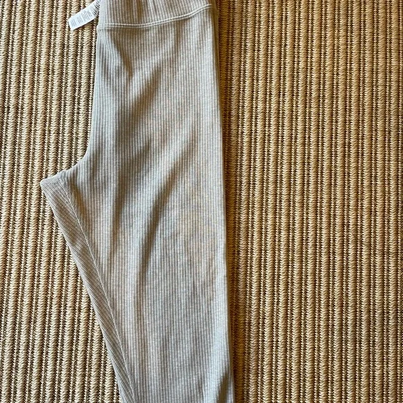 ALO yoga ribbed leggings - Picture 3 of 5